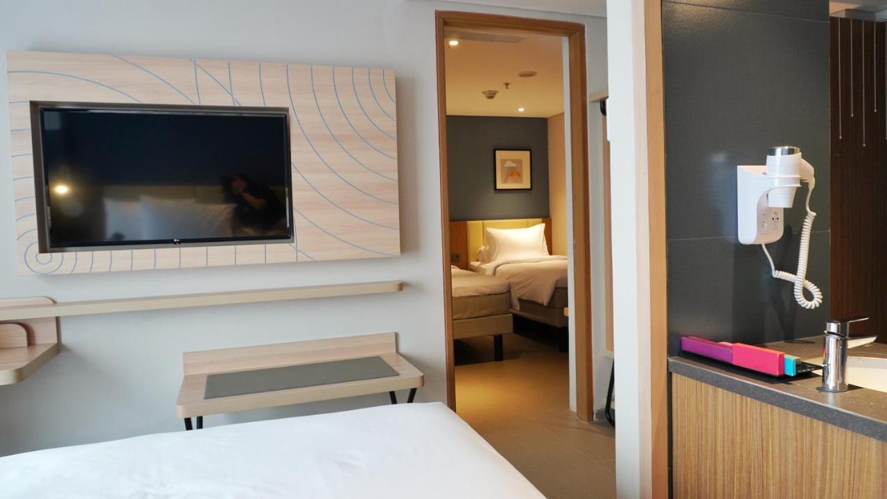 Отель Ibis Styles Bogor Pajajaran Экстерьер фото