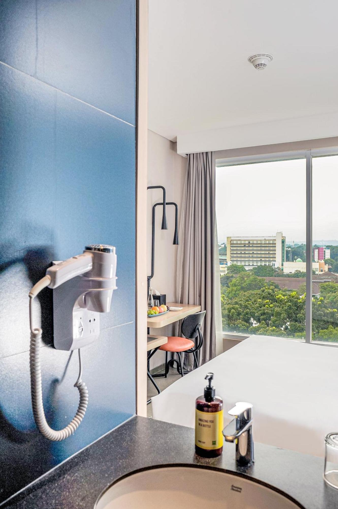 Отель Ibis Styles Bogor Pajajaran Экстерьер фото